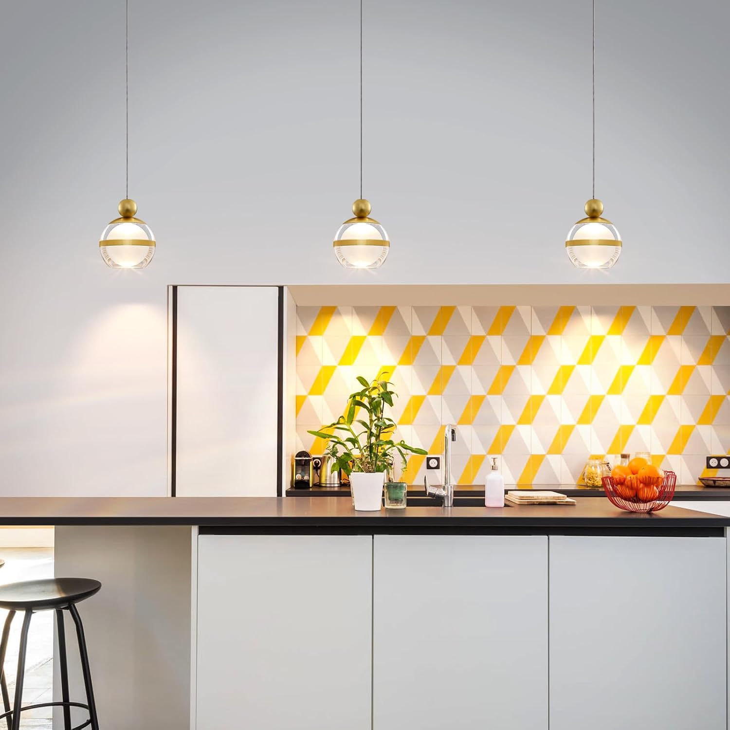 1-Light Gold Pendant Lights Kitchen Island Modern LED Ceiling Hanging Pendant Lights Acrylic Globe Pendant Light